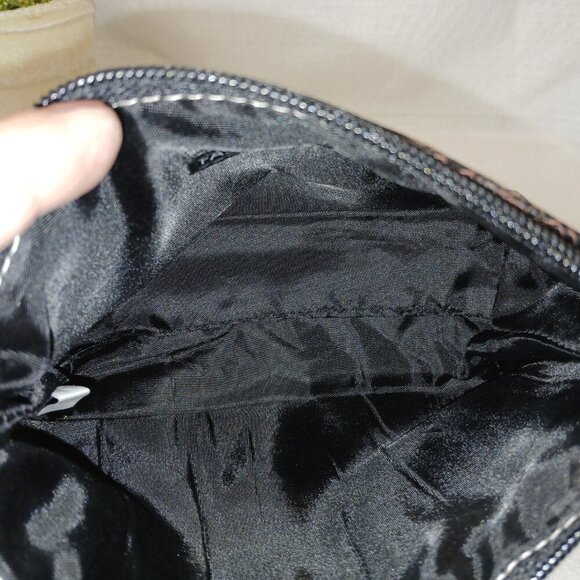 FASHION EXPRESS SMALL BLACK MAKEUP BAG WITH FLOWERS - Picture 3 of 4